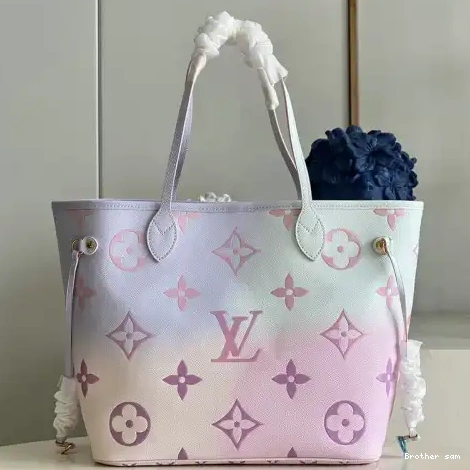 2207YA0064 Bag LV 0825